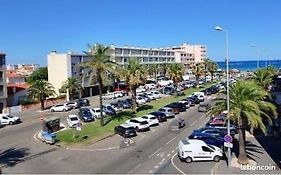 Jolie studio avec la vue sur la mer